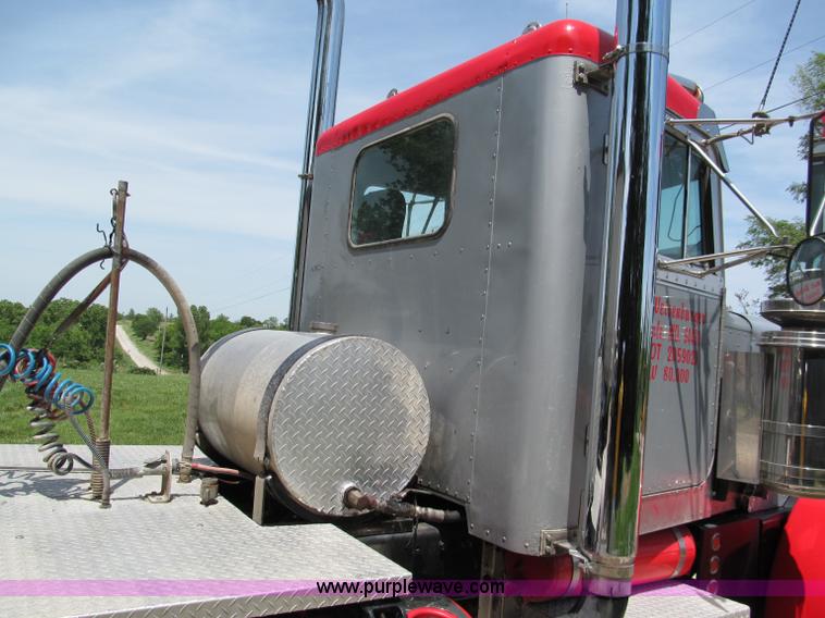 image for item C2170 1984 Peterbilt 359 semi truck