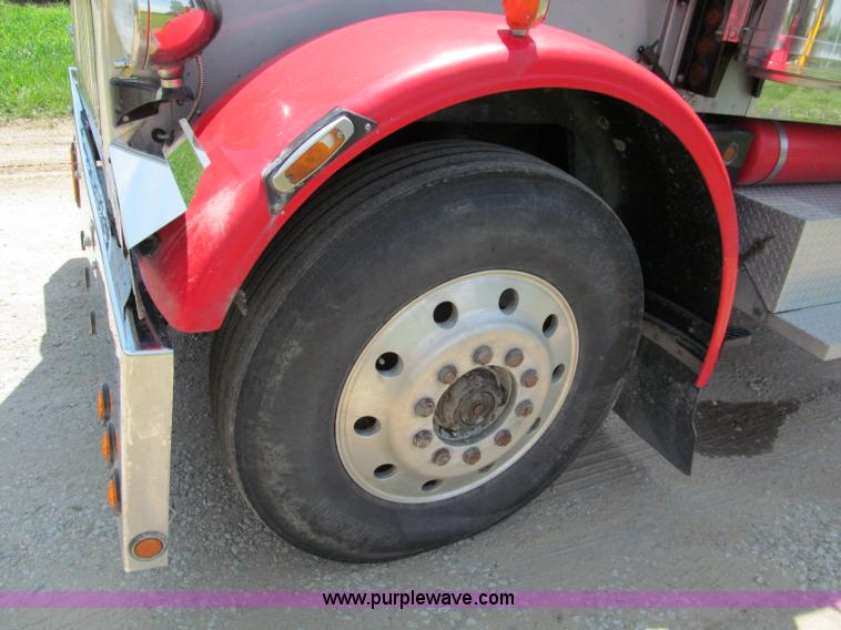 image for item C2170 1984 Peterbilt 359 semi truck