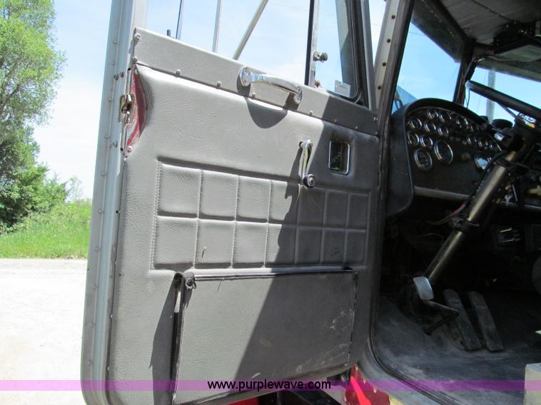 image for item C2170 1984 Peterbilt 359 semi truck