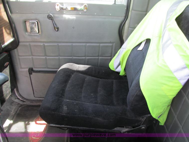 image for item C2170 1984 Peterbilt 359 semi truck