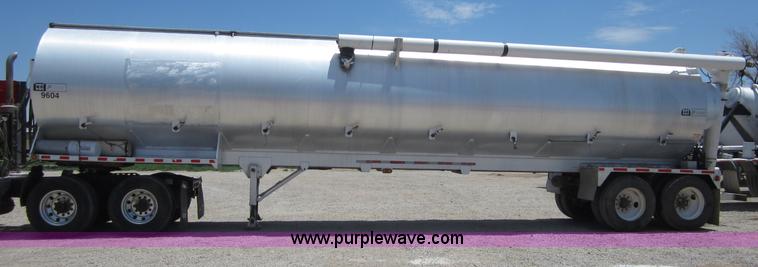 image for item C2534 1996 CEI Pacer Stinger bulk feed trailer