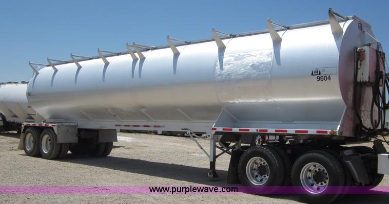 image for item C2534 1996 CEI Pacer Stinger bulk feed trailer