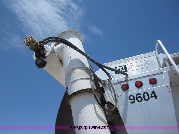 image for item C2534 1996 CEI Pacer Stinger bulk feed trailer