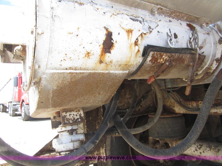 image for item C2534 1996 CEI Pacer Stinger bulk feed trailer