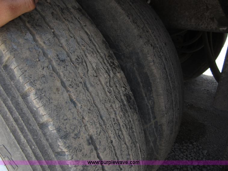 image for item C2534 1996 CEI Pacer Stinger bulk feed trailer