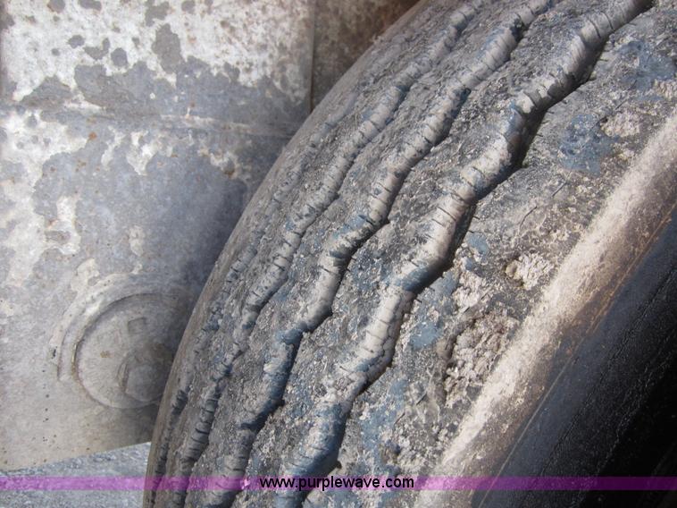 image for item C2534 1996 CEI Pacer Stinger bulk feed trailer