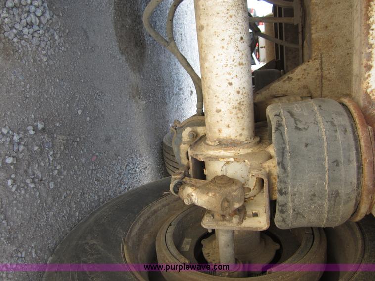 image for item C2534 1996 CEI Pacer Stinger bulk feed trailer