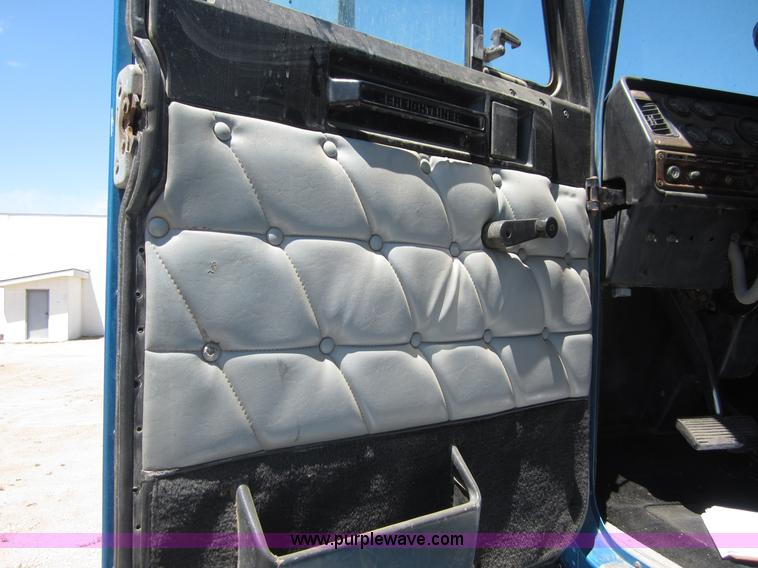 image for item C2535 1997 Freightliner FLD120 semi truck