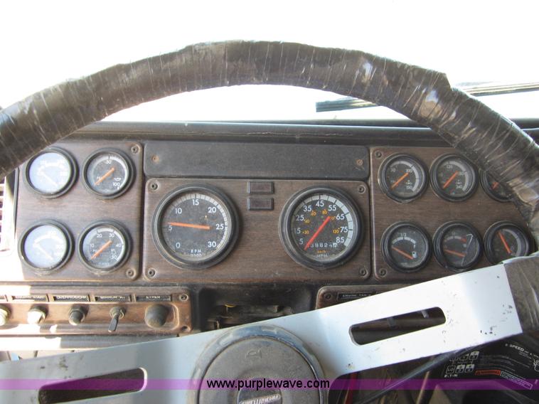 image for item C2535 1997 Freightliner FLD120 semi truck