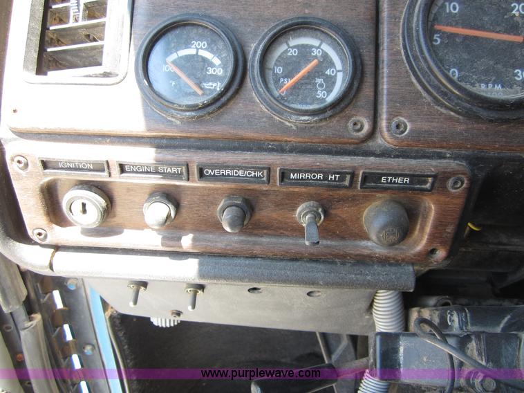 image for item C2535 1997 Freightliner FLD120 semi truck