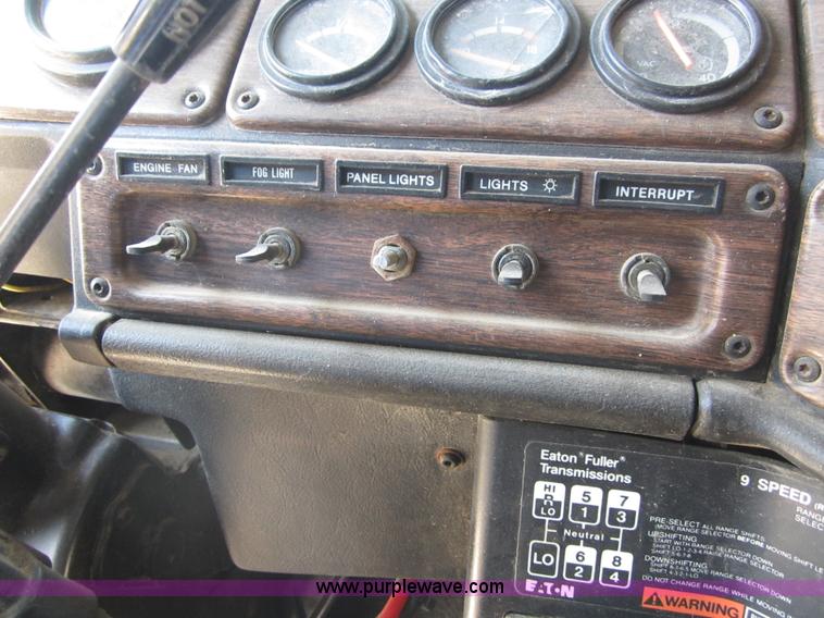 image for item C2535 1997 Freightliner FLD120 semi truck