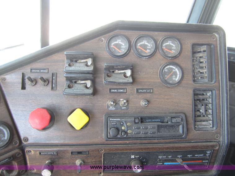 image for item C2535 1997 Freightliner FLD120 semi truck