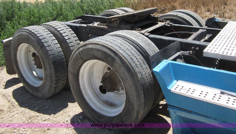 image for item C2535 1997 Freightliner FLD120 semi truck