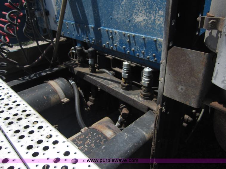 image for item C2535 1997 Freightliner FLD120 semi truck