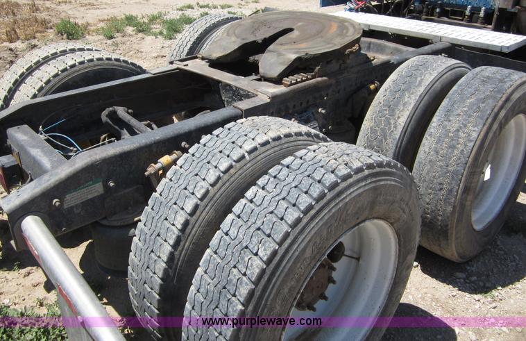 image for item C2535 1997 Freightliner FLD120 semi truck