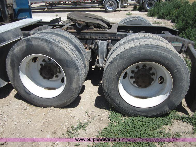 image for item C2535 1997 Freightliner FLD120 semi truck