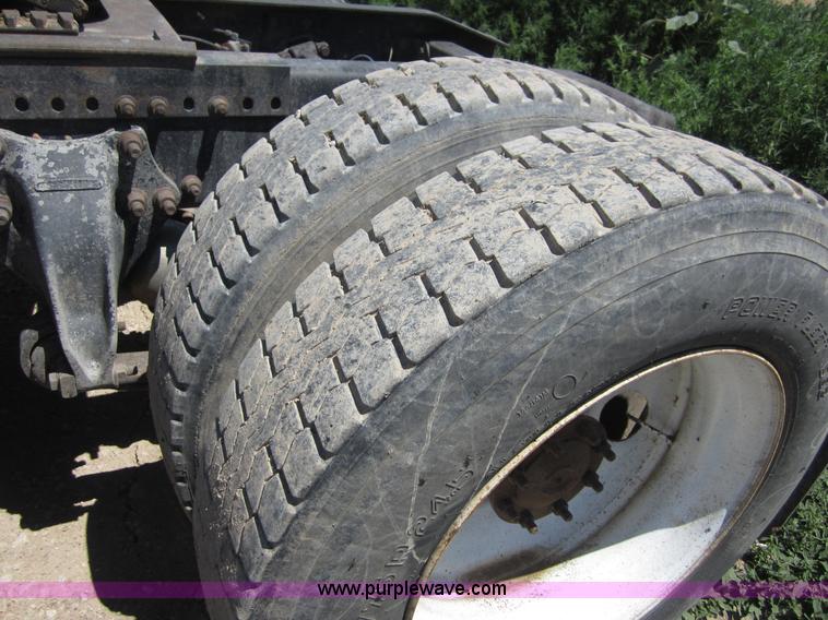 image for item C2535 1997 Freightliner FLD120 semi truck