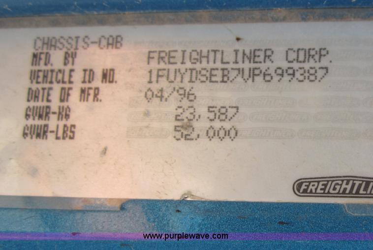image for item C2535 1997 Freightliner FLD120 semi truck
