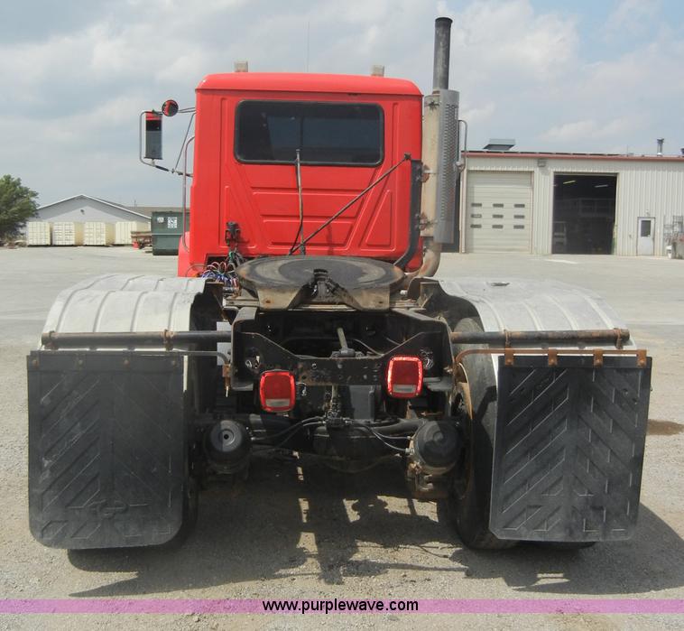 image for item D4121 1993 Mack CH613 semi truck