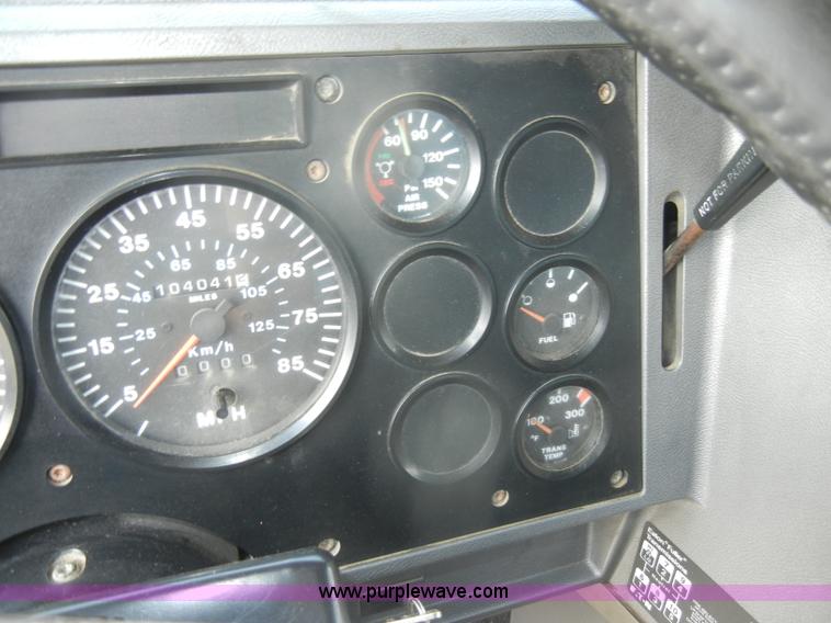 image for item D4121 1993 Mack CH613 semi truck
