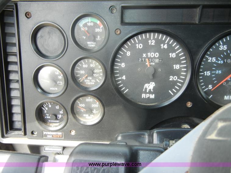 image for item D4121 1993 Mack CH613 semi truck