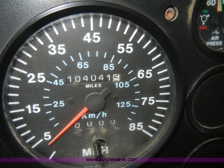 image for item D4121 1993 Mack CH613 semi truck