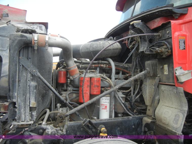 image for item D4121 1993 Mack CH613 semi truck