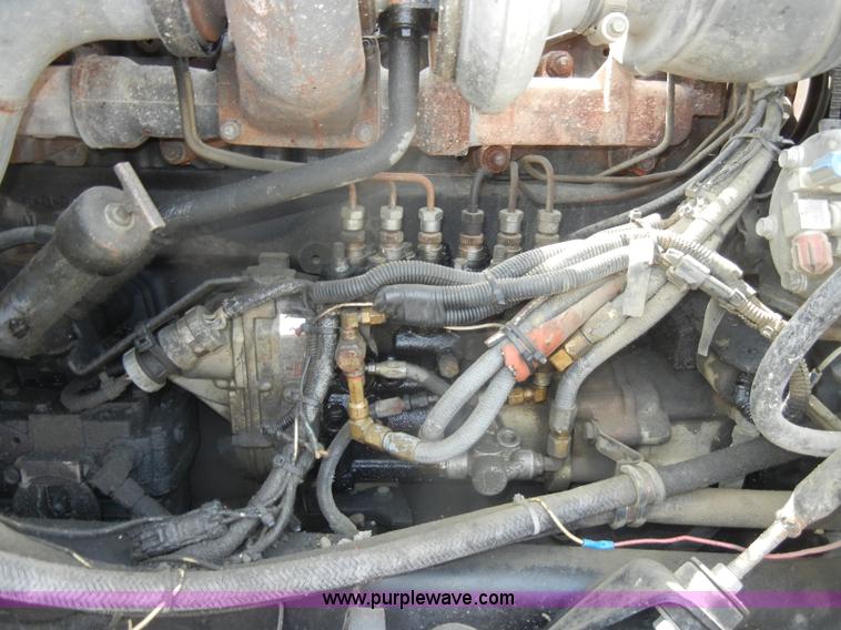 image for item D4121 1993 Mack CH613 semi truck