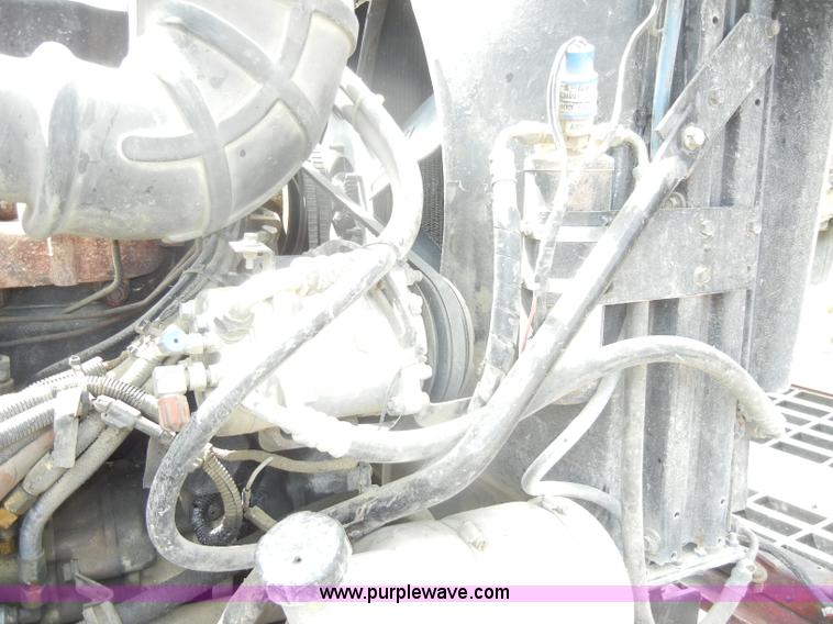 image for item D4121 1993 Mack CH613 semi truck