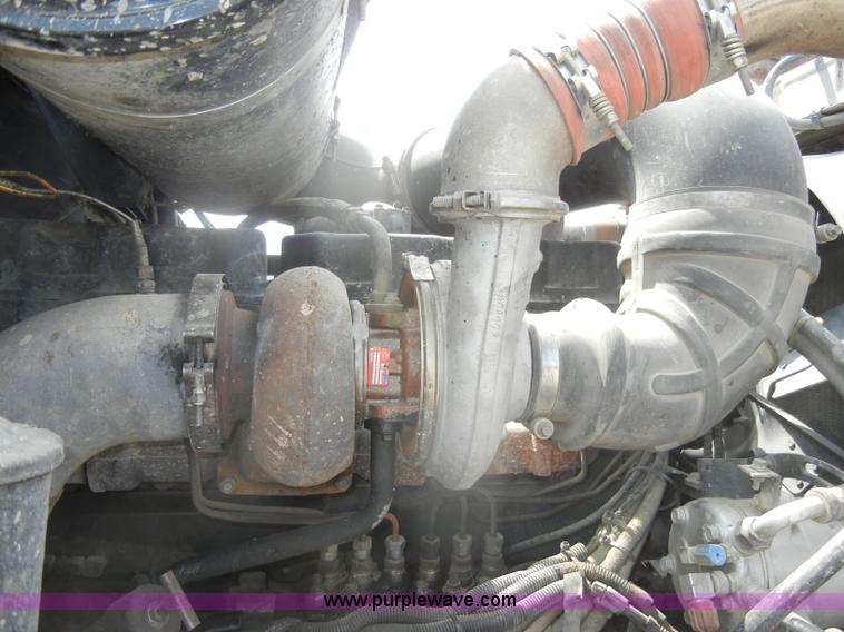 image for item D4121 1993 Mack CH613 semi truck