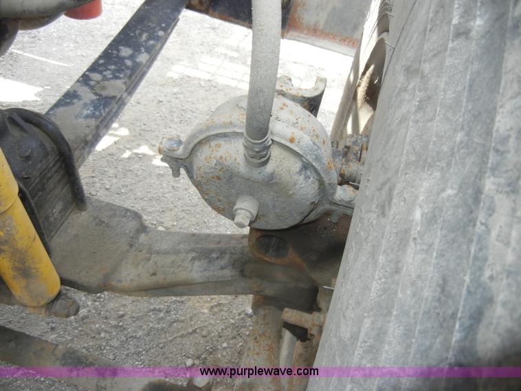 image for item D4121 1993 Mack CH613 semi truck