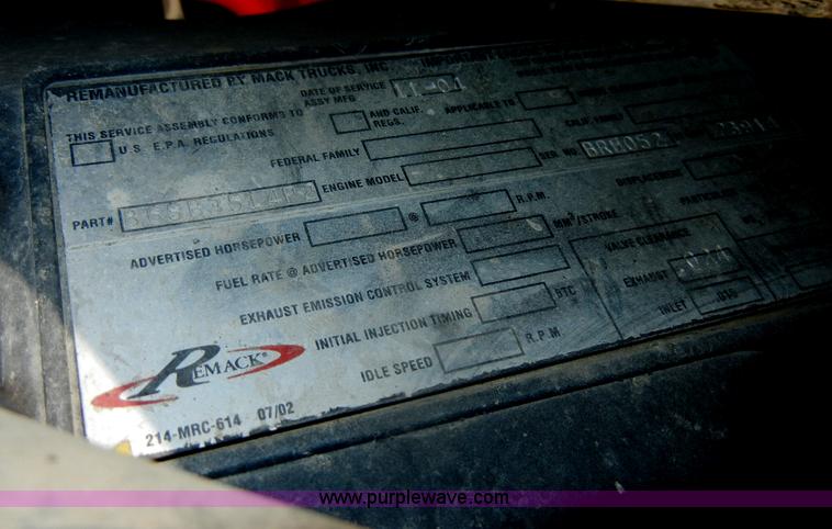 image for item D4121 1993 Mack CH613 semi truck