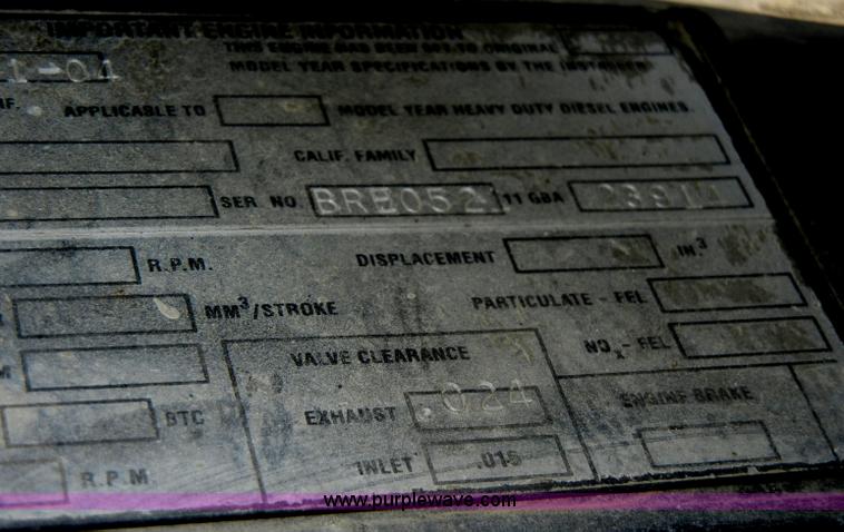 image for item D4121 1993 Mack CH613 semi truck