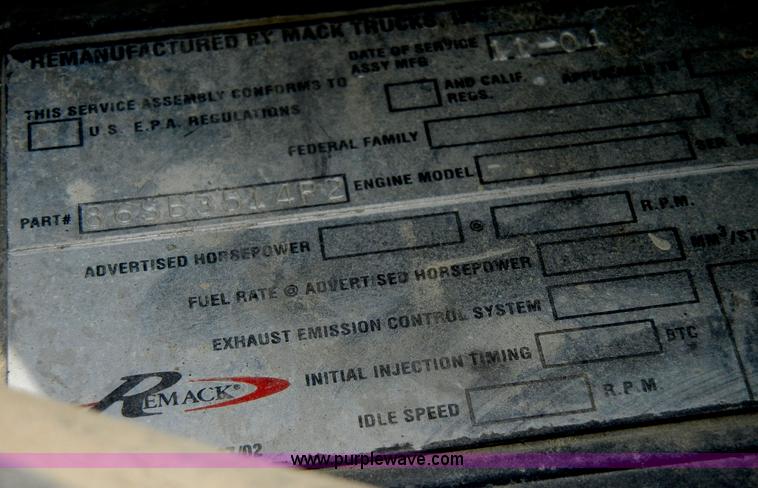 image for item D4121 1993 Mack CH613 semi truck