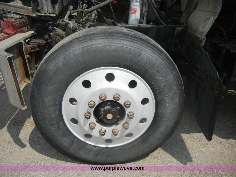 image for item D4121 1993 Mack CH613 semi truck