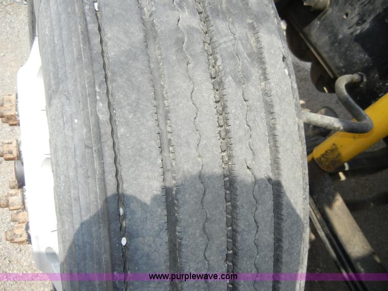 image for item D4121 1993 Mack CH613 semi truck