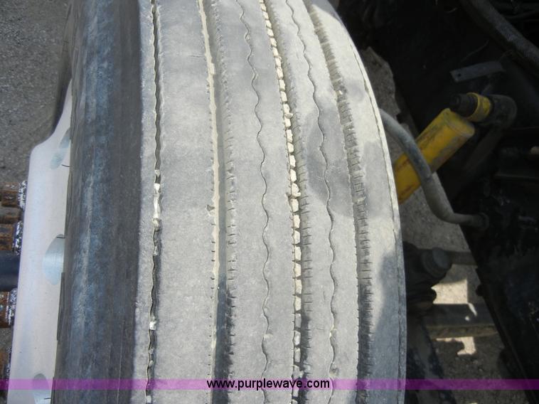 image for item D4121 1993 Mack CH613 semi truck