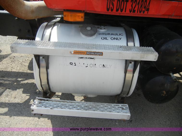 image for item D4121 1993 Mack CH613 semi truck