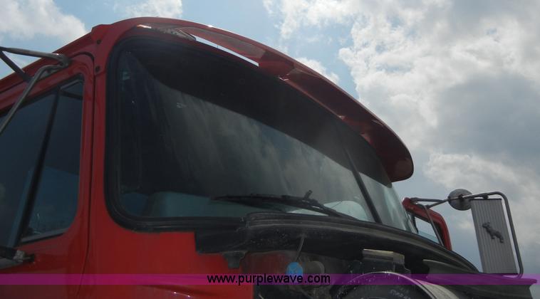 image for item D4121 1993 Mack CH613 semi truck