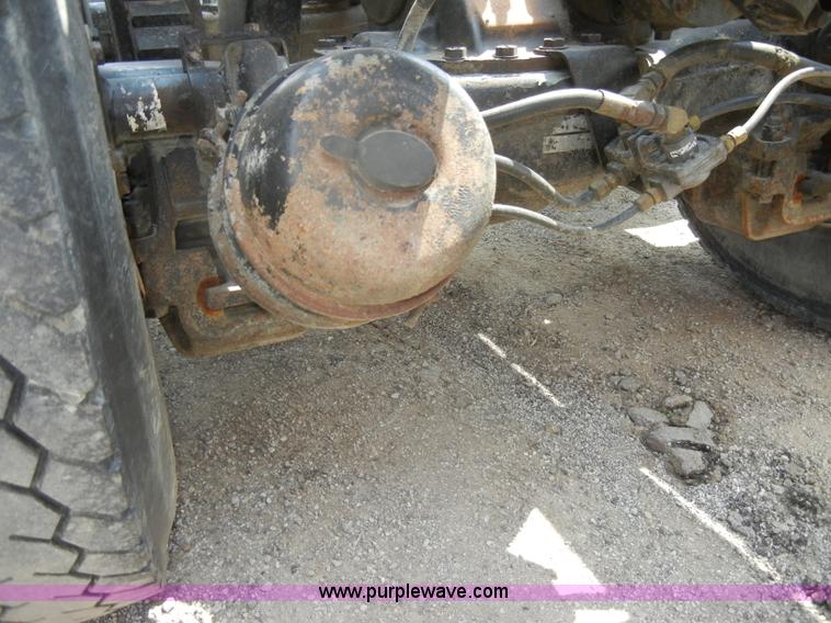 image for item D4121 1993 Mack CH613 semi truck