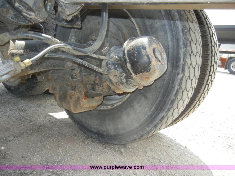 image for item D4121 1993 Mack CH613 semi truck