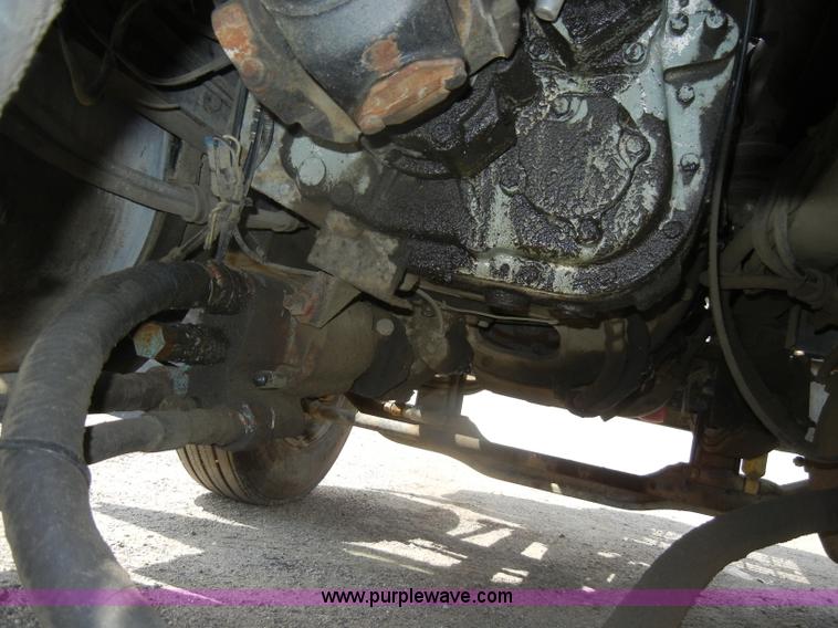 image for item D4121 1993 Mack CH613 semi truck