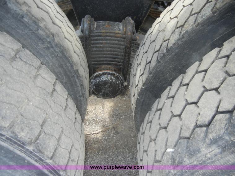 image for item D4121 1993 Mack CH613 semi truck