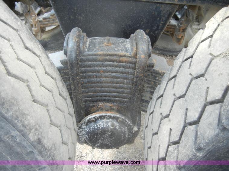 image for item D4121 1993 Mack CH613 semi truck