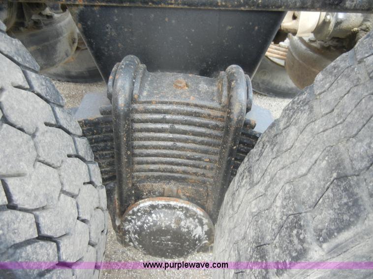 image for item D4121 1993 Mack CH613 semi truck