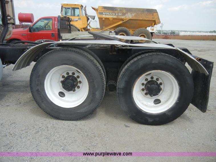 image for item D4121 1993 Mack CH613 semi truck