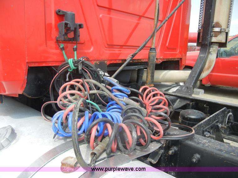 image for item D4121 1993 Mack CH613 semi truck