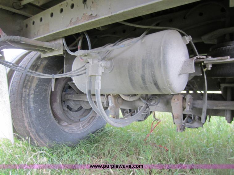 image for item D5572 2000 Dorsey 48' reefer trailer