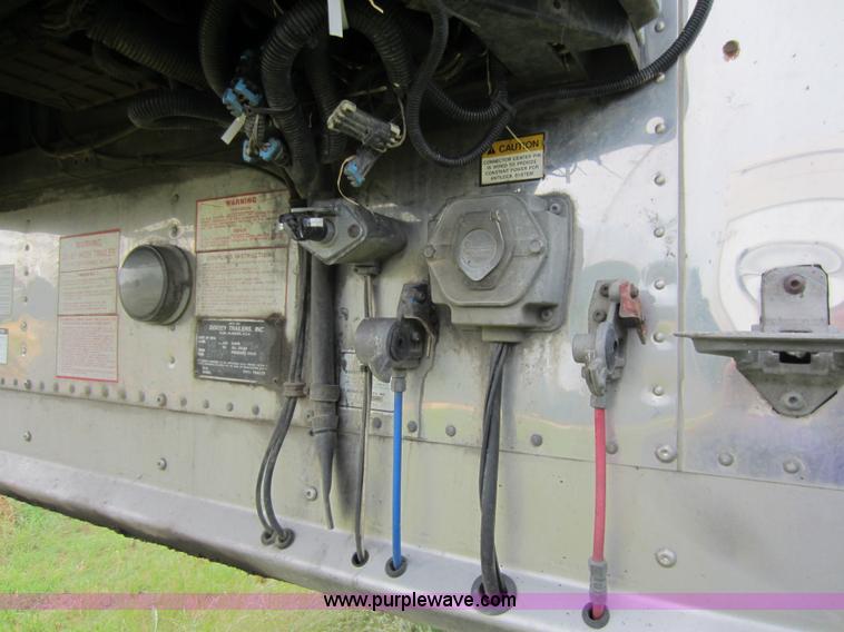 image for item D5572 2000 Dorsey 48' reefer trailer