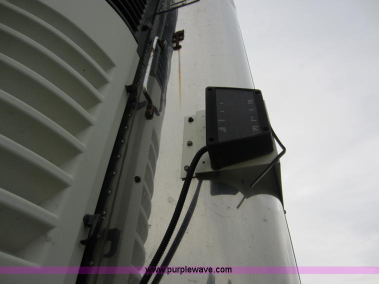 image for item D5572 2000 Dorsey 48' reefer trailer